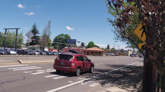 The mid-block pedestrian crossing on Albany's Santiam Highway.